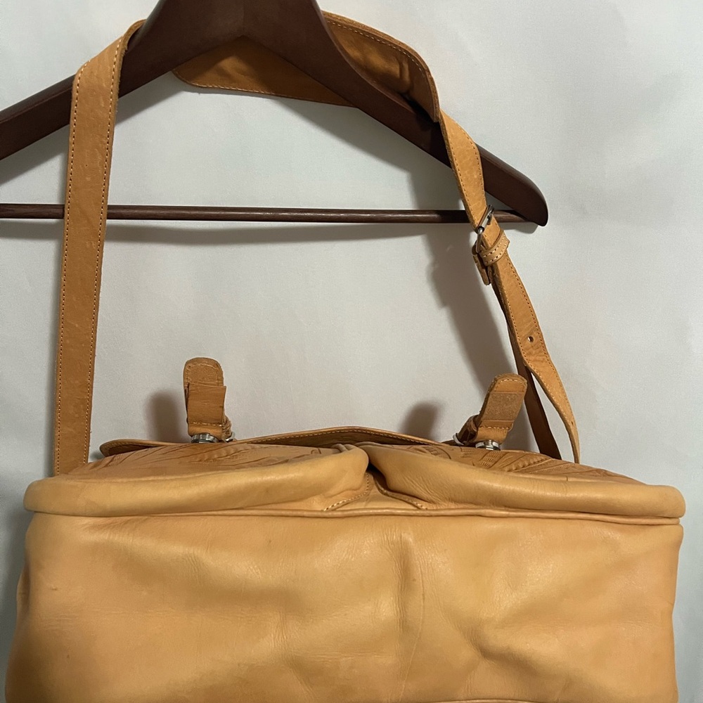 Sergios Collection Embossed Shoulder Bag - Picture 9 of 14